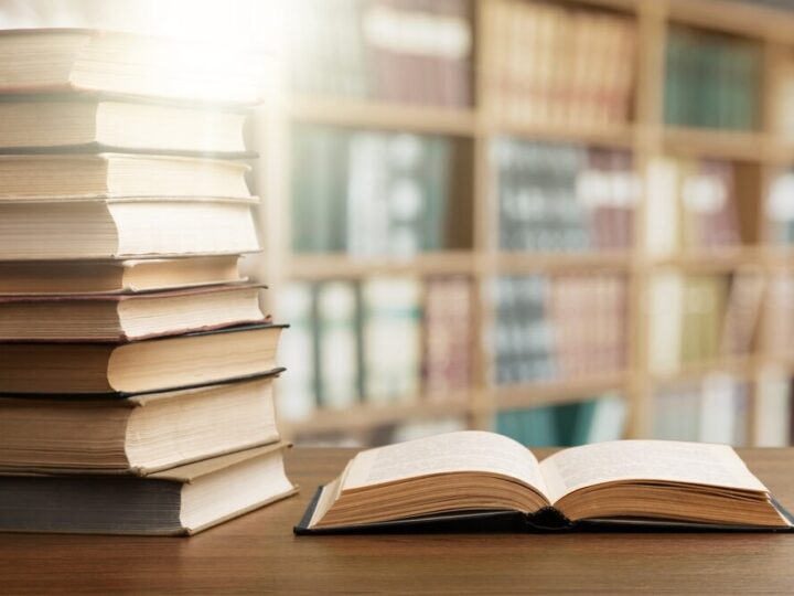 Wakacyjne przygody w bibliotece 2026 – zapisz się już dziś!